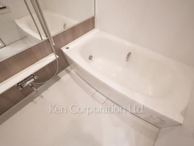 Bath ※Photo of the same layout on 11 floor. Decoration and fixture may differ.