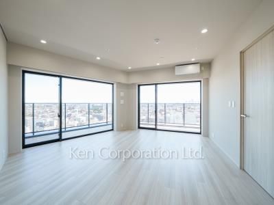 Living-Dining ※Photo of the same layout on 11 floor. Decoration and fixture may differ.