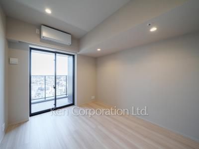 Bedroom ※Photo of the same layout on 11 floor. Decoration and fixture may differ.