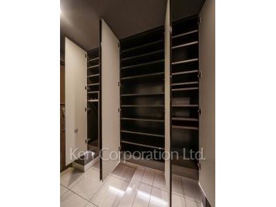 Shoes Closet