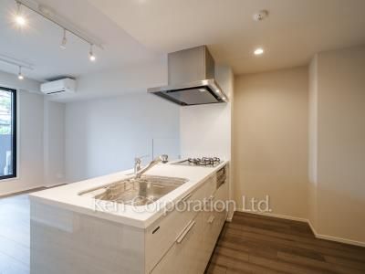 Kitchen ※Photo of the same layout on 1 floor. Decoration and fixture may differ.