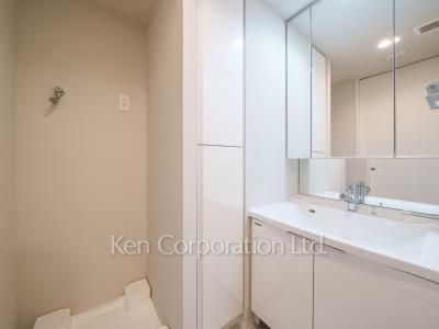 Powder Room ※Photo of the same layout on 1 floor. Decoration and fixture may differ.