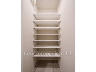 Shoes-In Closet ※Photo of the same layout on 1 floor. Decoration and fixture may differ.