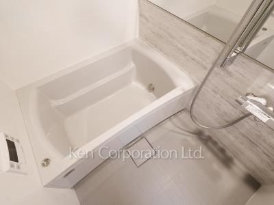 Bath ※Photo of the same layout on 1 floor. Decoration and fixture may differ.