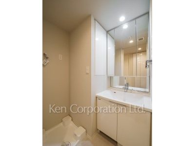 Powder Room ※Photo of the same layout on 1 floor. Decoration and fixture may differ.