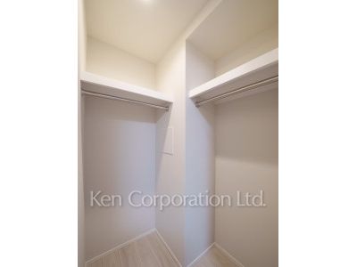 Walk-In Closet ※Photo of the same layout on B1 floor. Decoration and fixture may differ.