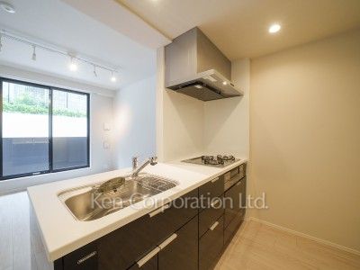 Kitchen ※Photo of the same layout on B1 floor. Decoration and fixture may differ.