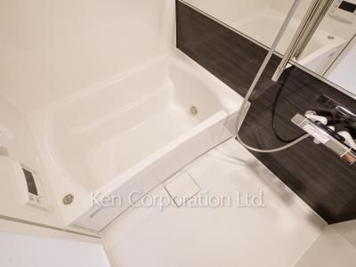Bath ※Photo of the same layout on B1 floor. Decoration and fixture may differ.