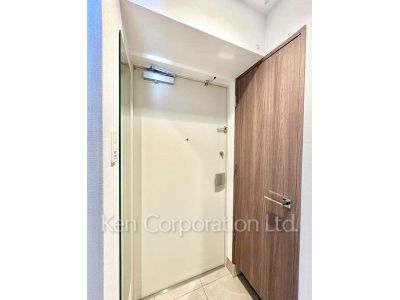 Entrance ※Photo of the same layout on 4 floor. Decoration and fixture may differ.