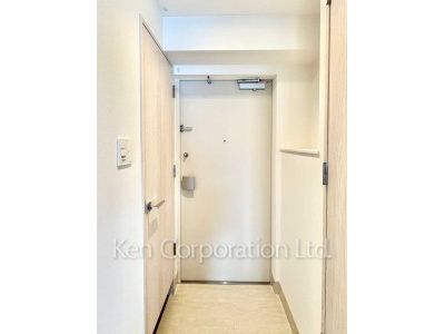Entrance ※Photo of the same layout on 5 floor. Decoration and fixture may differ.