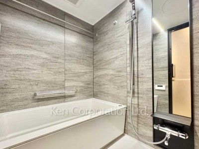 Bath ※Photo of the same layout on 5 floor. Decoration and fixture may differ.