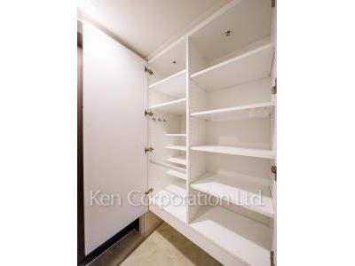 Shoes Closet