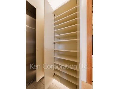 Shoes Closet