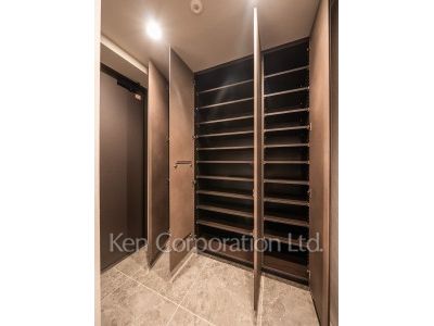 Shoes Closet