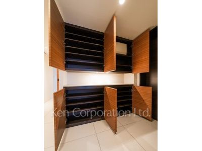 Shoes Closet