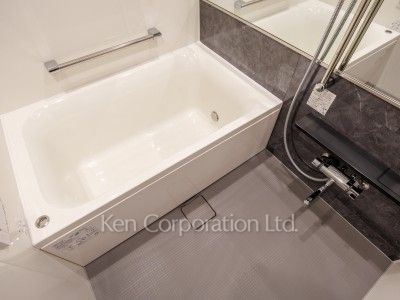 Bath ※Photo of the same layout on 3 floor. Decoration and fixture may differ.