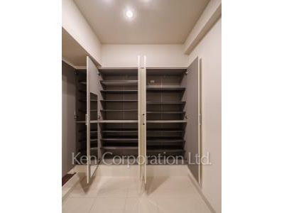 Shoes Closet