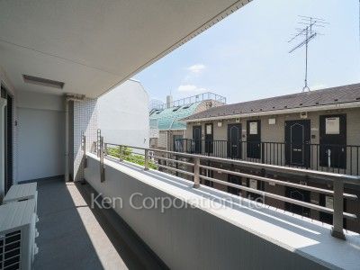Balcony ※Photo of the same layout on 2 floor. Decoration and fixture may differ.