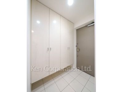 Entrance ※Photo of the same layout on 2 floor. Decoration and fixture may differ.