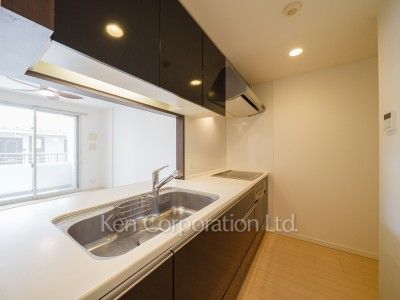 Kitchen ※Photo of the same layout on 2 floor. Decoration and fixture may differ.