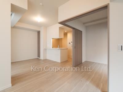 Living-Dining ※Photo of the same layout on 4 floor. Decoration and fixture may differ.