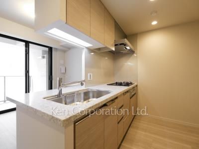 Kitchen ※Photo of the same layout on 4 floor. Decoration and fixture may differ.