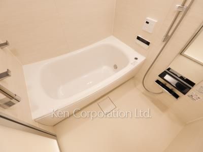 Bath ※Photo of the same layout on 4 floor. Decoration and fixture may differ.