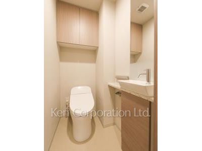 Lavatory ※Photo of the same layout on 4 floor. Decoration and fixture may differ.