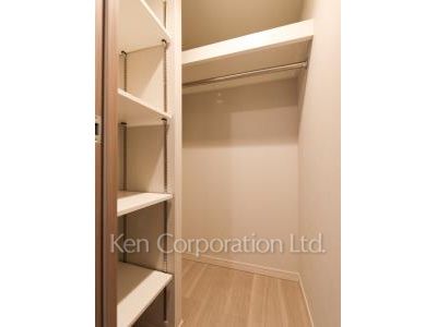 Walk-In Closet ※Photo of the same layout on 4 floor. Decoration and fixture may differ.