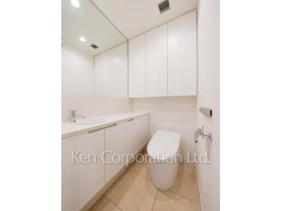 Lavatory ※Photo of the same layout on 7 floor. Decoration and fixture may differ.