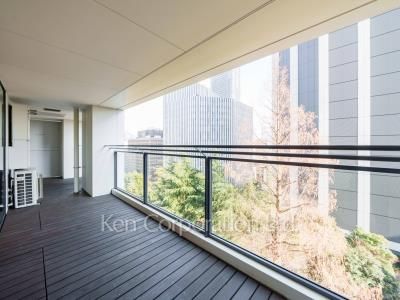 Balcony ※Photo of the same layout on 7 floor. Decoration and fixture may differ.