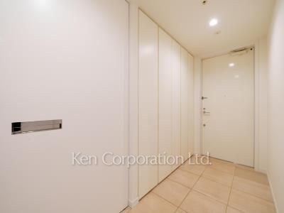 Entrance ※Photo of the same layout on 7 floor. Decoration and fixture may differ.