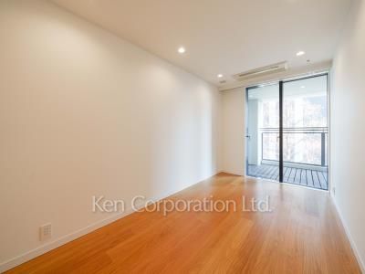 Bedroom ※Photo of the same layout on 7 floor. Decoration and fixture may differ.