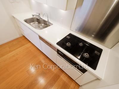 Kitchen ※Photo of the same layout on 7 floor. Decoration and fixture may differ.