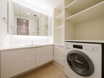 Powder Room ※Photo of the same layout on 7 floor. Decoration and fixture may differ.