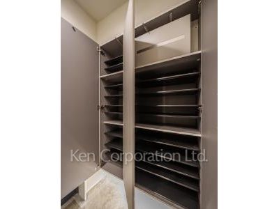 Shoes Closet