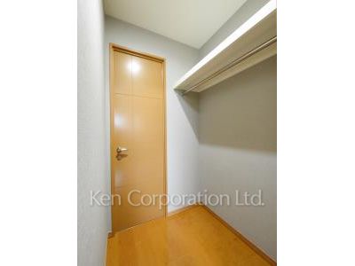 Walk-In Closet ※Photo of the same layout on 2 floor. Decoration and fixture may differ.