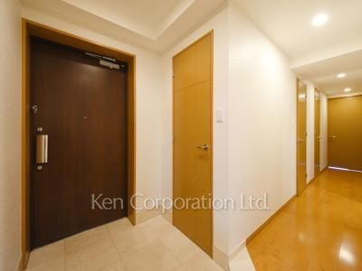 Entrance ※Photo of the same layout on 2 floor. Decoration and fixture may differ.