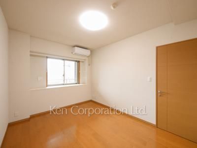 Bedroom ※Photo of the same layout on 2 floor. Decoration and fixture may differ.
