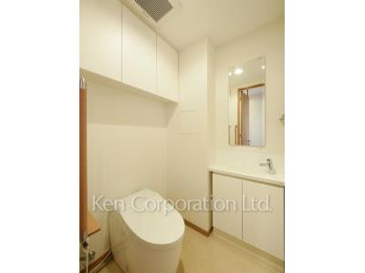 Lavatory ※Photo of the same layout on 2 floor. Decoration and fixture may differ.