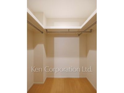 Walk-In Closet ※Photo of the same layout on 31 floor. Decoration and fixture may differ.