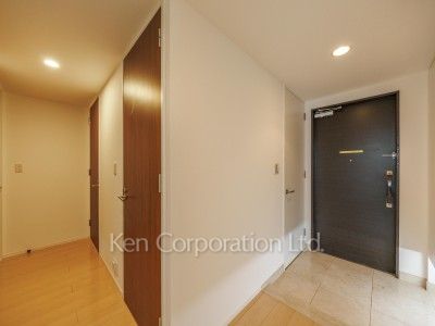 Entrance ※Photo of the same layout on 18 floor. Decoration and fixture may differ.