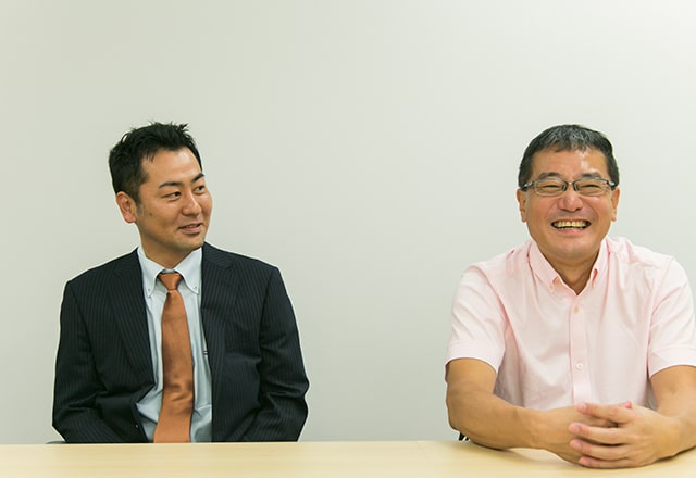 写真：Mr. Masahiro Ueno, a representative director and the managing director in charge of the Asia Pacific region at Criteo (right), and Yuto Sasai, a member of Ken Corporation's Office Leasing Department (left)