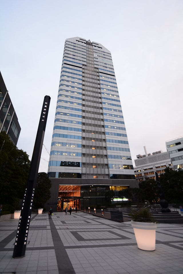 写真：Kioicho Building towers on the elevated site in Kioicho, Chiyoda-ku.